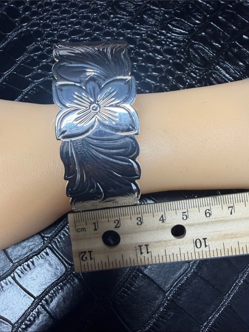 Hawaiian High Quality Silver Filled Plumeria Bangle